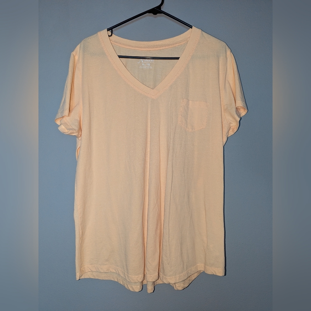 Natural Reflections golden yellow women's v-neck tee XL 23 x15 x26